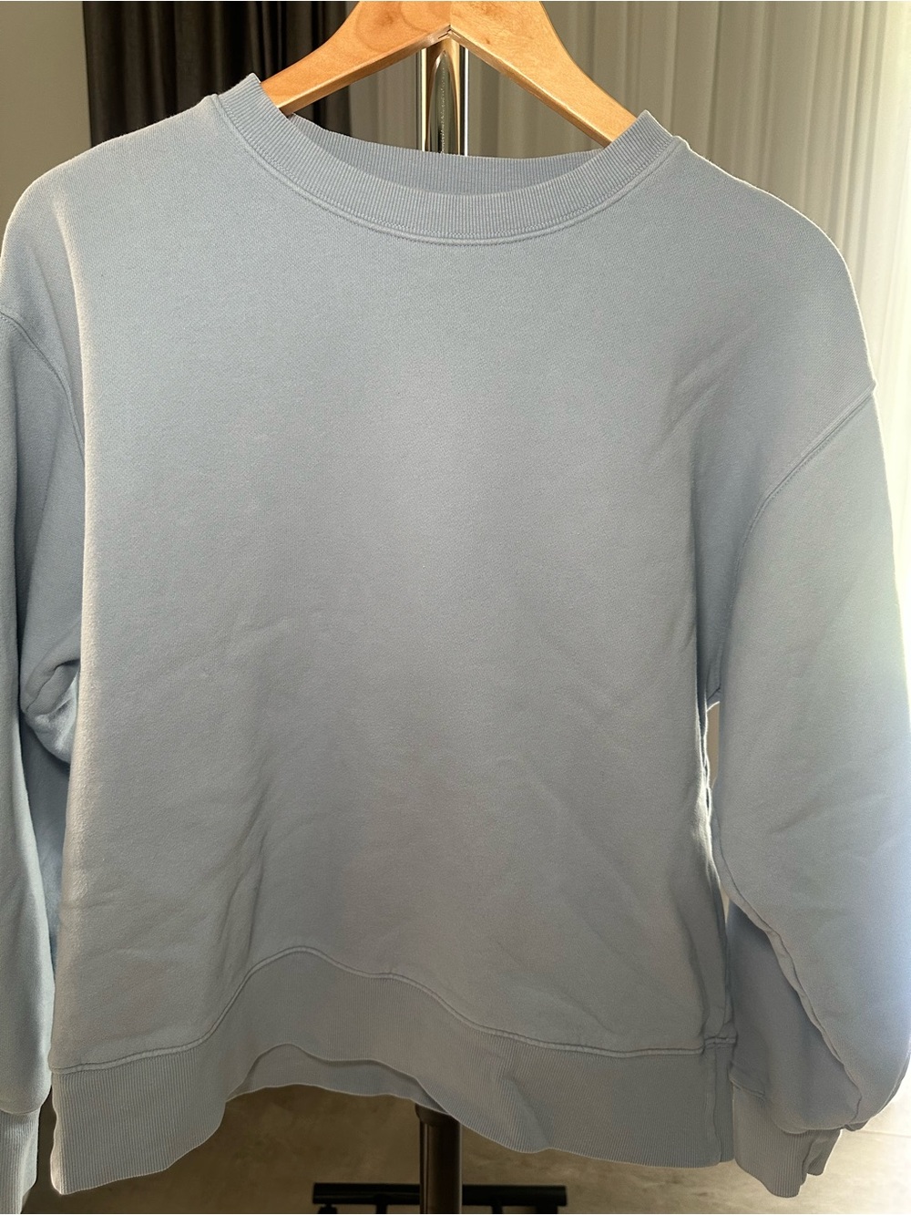 Aritzia TNA Women’s Light Blue Crewneck Sweater